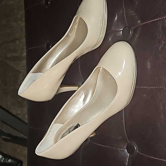 Alfani khaki women's heels. Size 8.5. New in box - never worn. 3 1/2 inch heel. - Picture 3 of 9